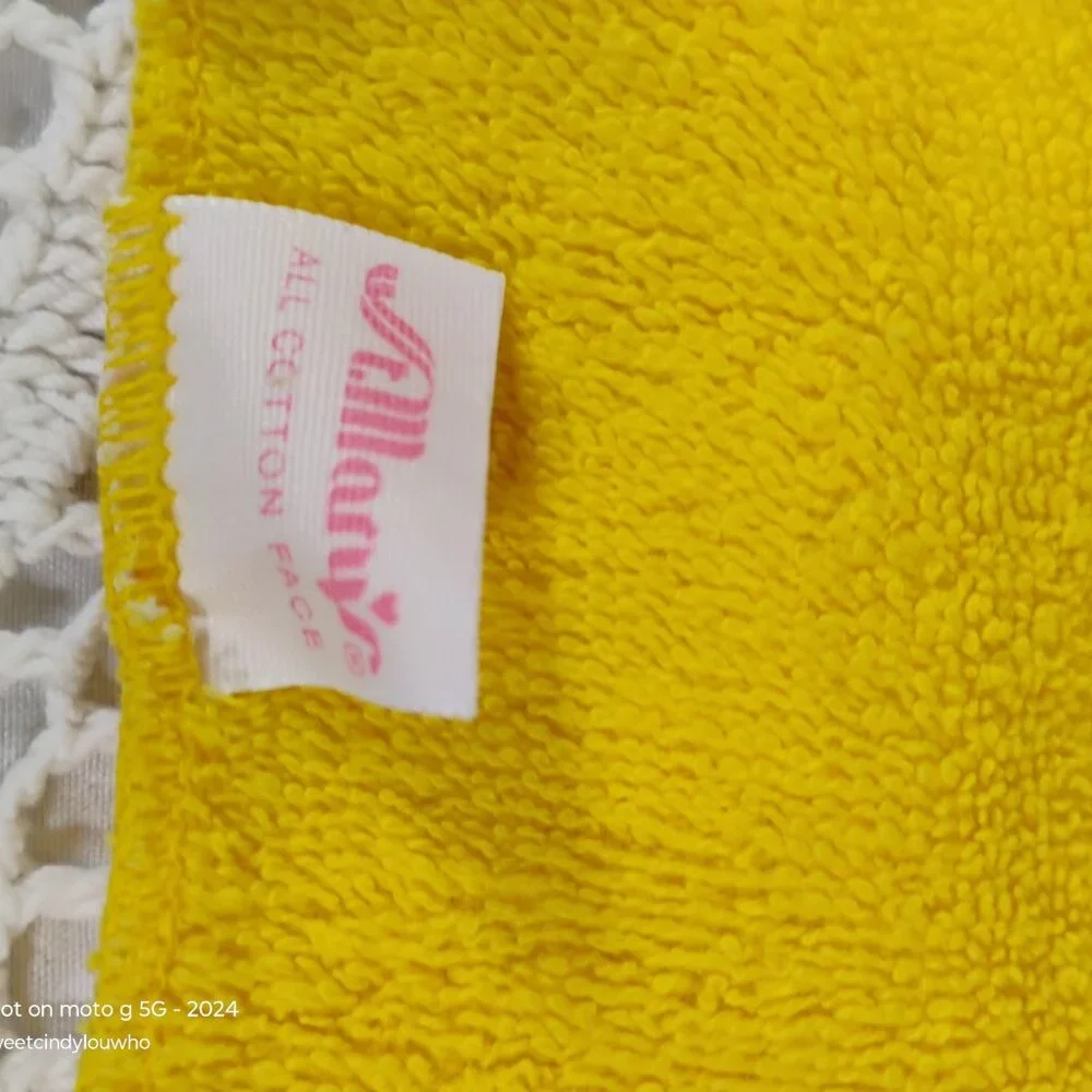 vintage St. Mary's brand bright yellow washcloths set of 2 bright yellow w lace